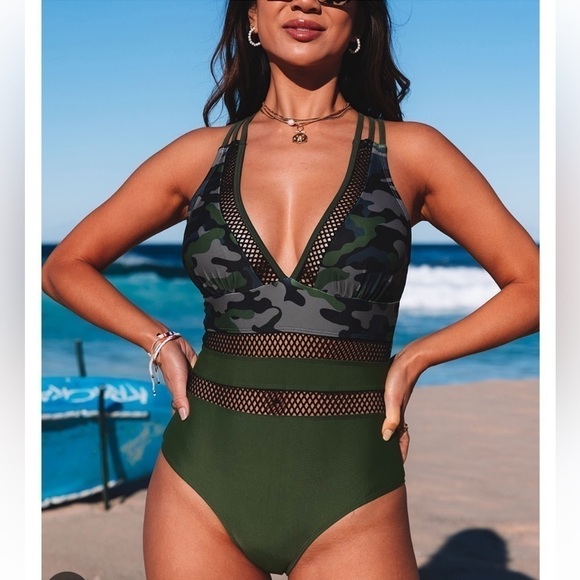 Spliced Mesh Camouflage One-Piece Women's Swimsuit Size Large - Picture 1 of 12